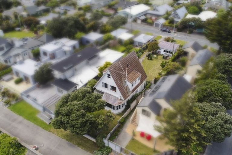 Photo of property in 24 Pukatea Street, Eastbourne, Lower Hutt, 5013