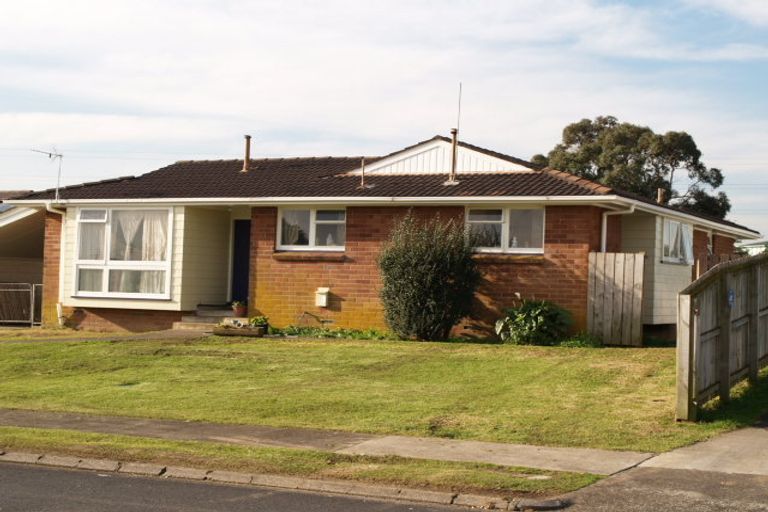 Photo of property in 76 Chelburn Crescent, Mangere East, Auckland, 2024