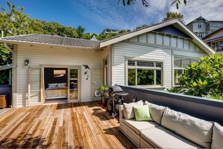 Photo of property in 8 Brewster Street, Bluff Hill, Napier, 4110