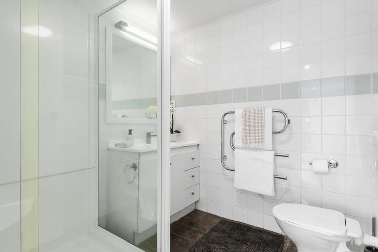 Photo of property in 1/106 Island Bay Road, Beach Haven, Auckland, 0626