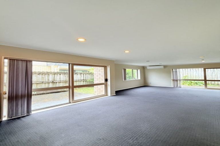 Photo of property in 2 Tavua Lane, Ranui, Auckland, 0612