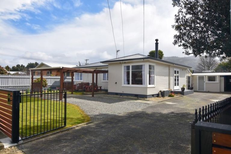 Photo of property in 14 Bethune Street, Featherston, 5710