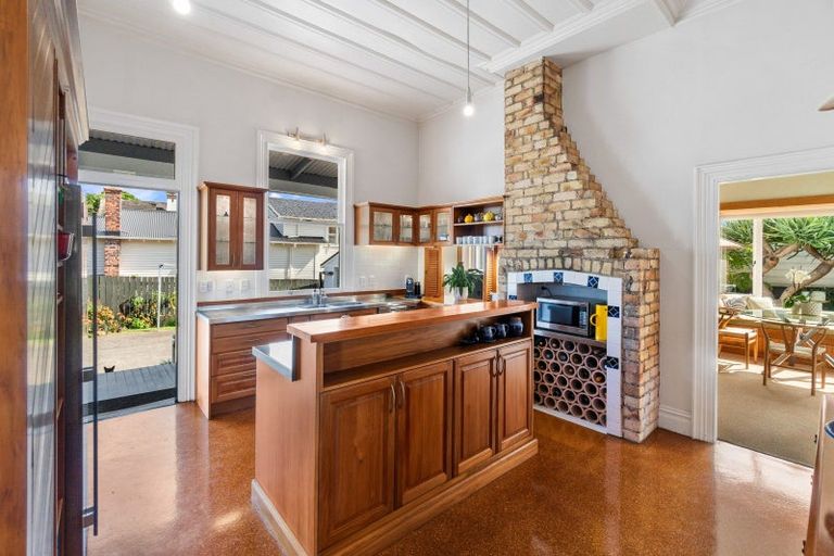 Photo of property in 42 King Edward Parade, Devonport, Auckland, 0624