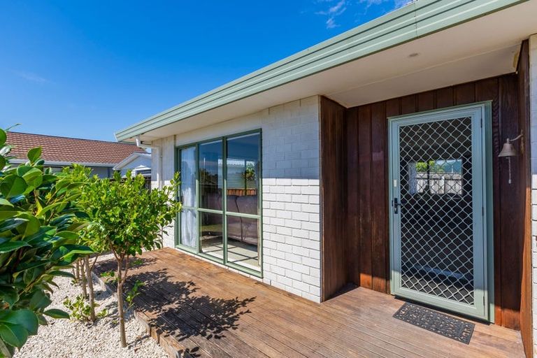 Photo of property in 33 Rosewood Place, Paraparaumu, 5032