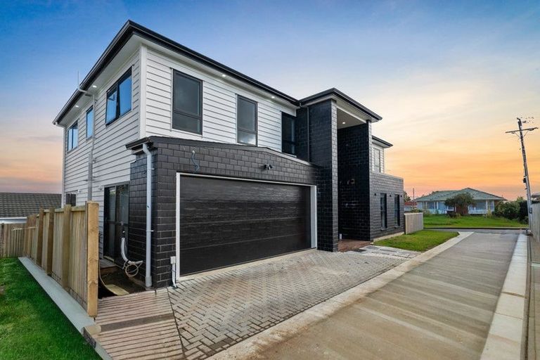 Photo of property in 15 Tomlinson Street, Hillpark, Auckland, 2102