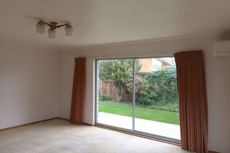 Photo of property in 28 Solway Avenue, Ilam, Christchurch, 8041