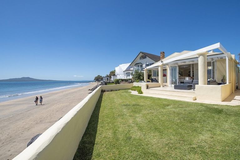 Photo of property in 9a Holiday Road, Milford, Auckland, 0620