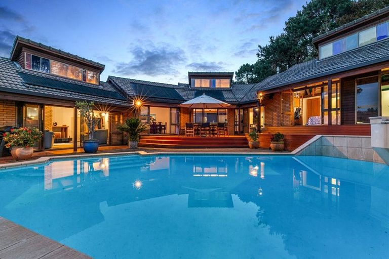 Photo of property in 106 Kowhai Road, Campbells Bay, Auckland, 0630