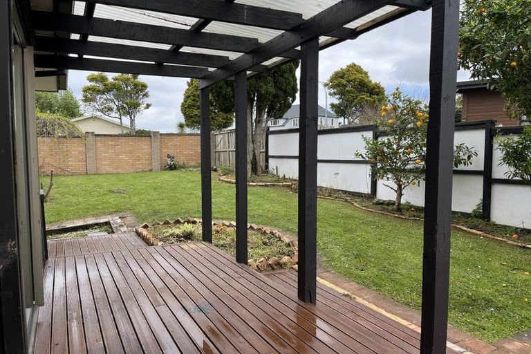 Photo of property in 1/24 Curacao Place, Half Moon Bay, Auckland, 2012