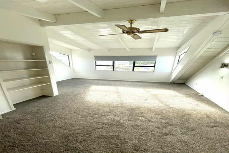 Photo of property in 77 Spence Road, Henderson, Auckland, 0612