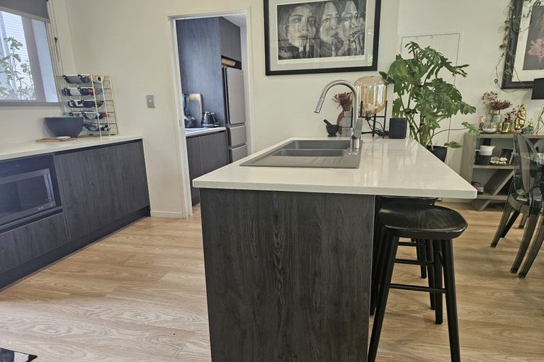 Photo of property in 19 Waru Lane, Te Atatu Peninsula, Auckland, 0610