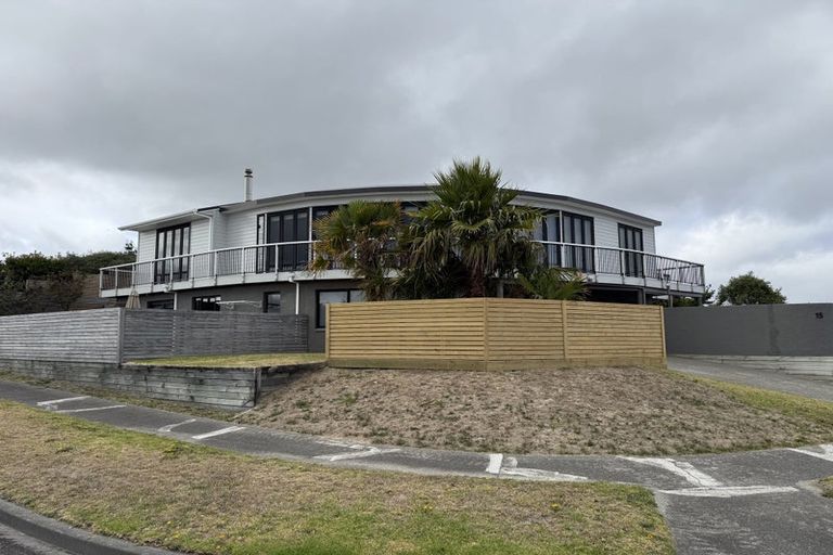 Photo of property in 15 Campion Road, Waikanae Beach, Waikanae, 5036