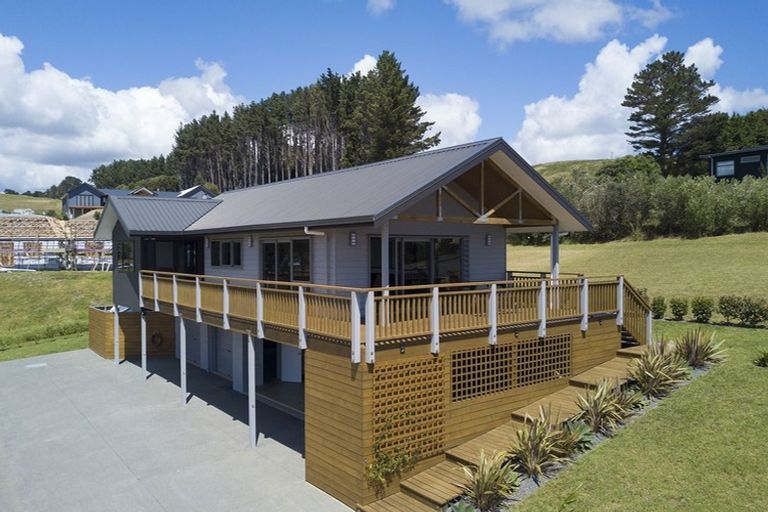 Photo of property in 17 Lori Lane, Coopers Beach, 0420