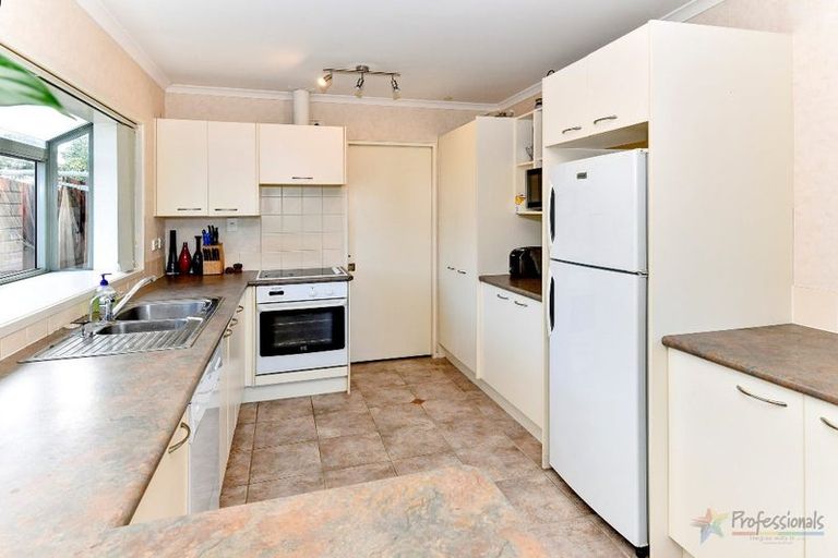 Photo of property in 4 Reremanu Place, Weymouth, Auckland, 2103