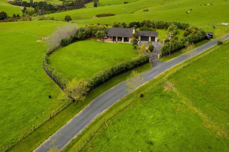 Photo of property in 905 Old North Road, Waimauku, 0882