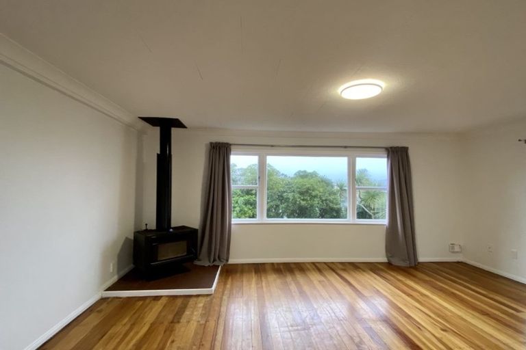 Photo of property in 22 Alder Place, Newlands, Wellington, 6037