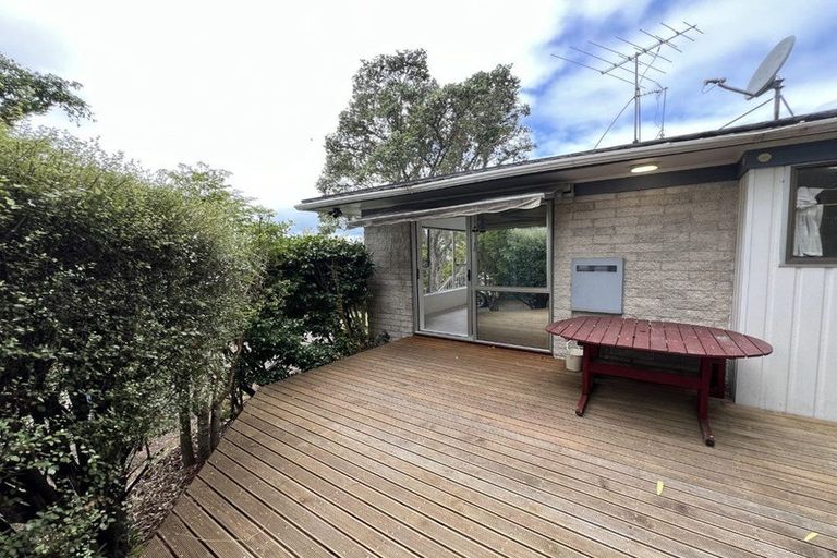 Photo of property in 1/8 Tusac Place, Totara Vale, Auckland, 0627