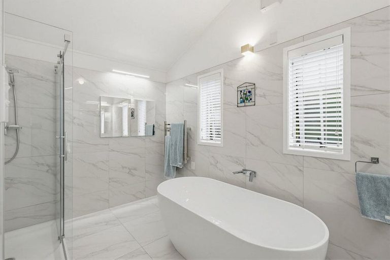 Photo of property in 5 Patterson Grove, Waikanae, 5036