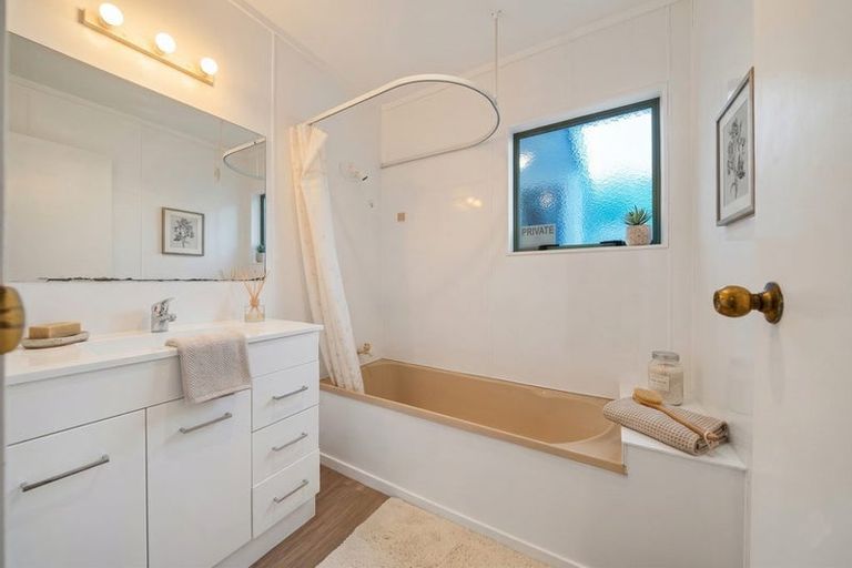 Photo of property in 2/16 Airfield Road, Takanini, 2112