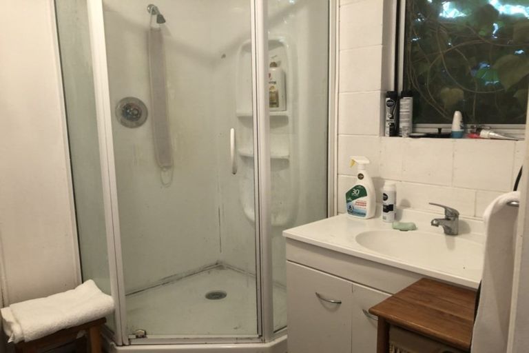 Photo of property in 2/1 Angle Street, Picton, 7220