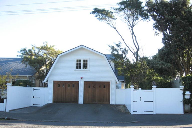 Photo of property in 114 Oroua Street, Eastbourne, Lower Hutt, 5013