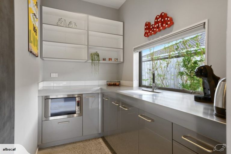 Photo of property in 21 Van Rixel Drive, Kumeu, 0810