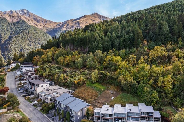 Photo of property in 2 Vancouver Drive, Queenstown, 9300
