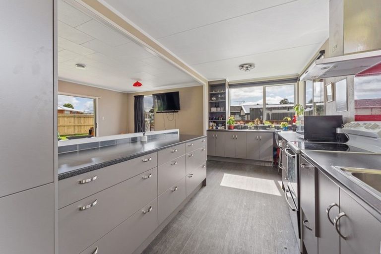 Photo of property in 24 Montjoy Street, Stratford, 4332