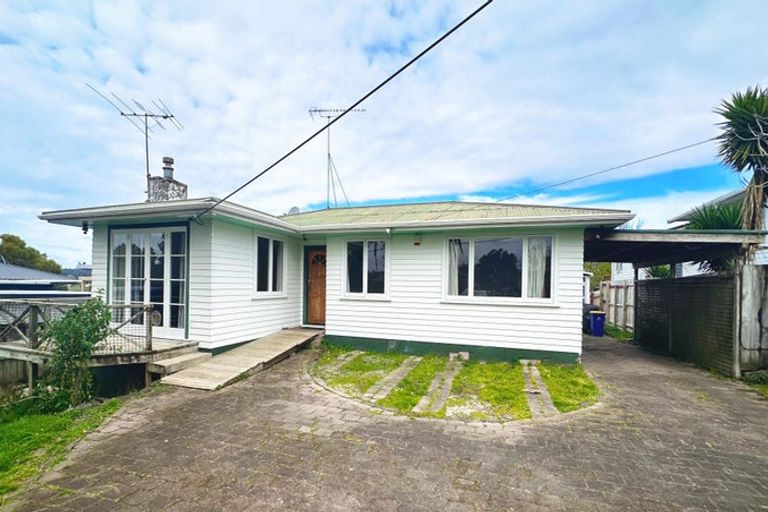 Photo of property in 31 Fairclough Road, Beach Haven, Auckland, 0626