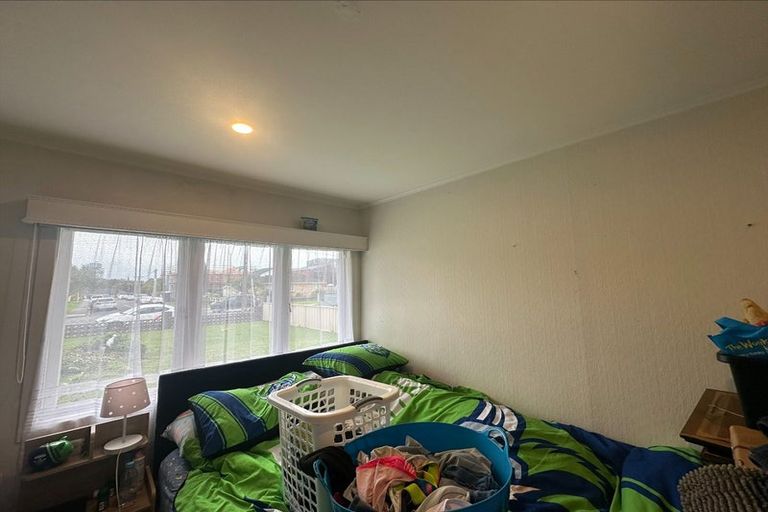 Photo of property in 38 Smythe Road, Henderson, Auckland, 0612