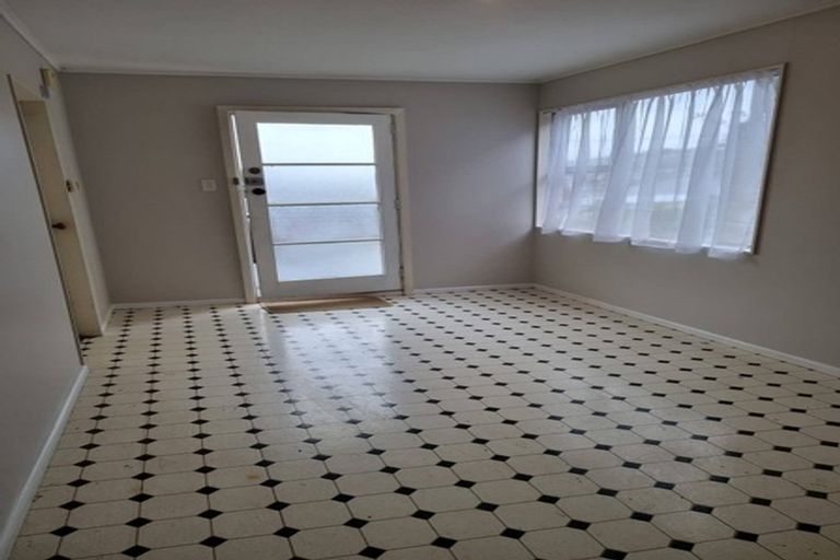 Photo of property in 92 Ironside Road, Johnsonville, Wellington, 6037