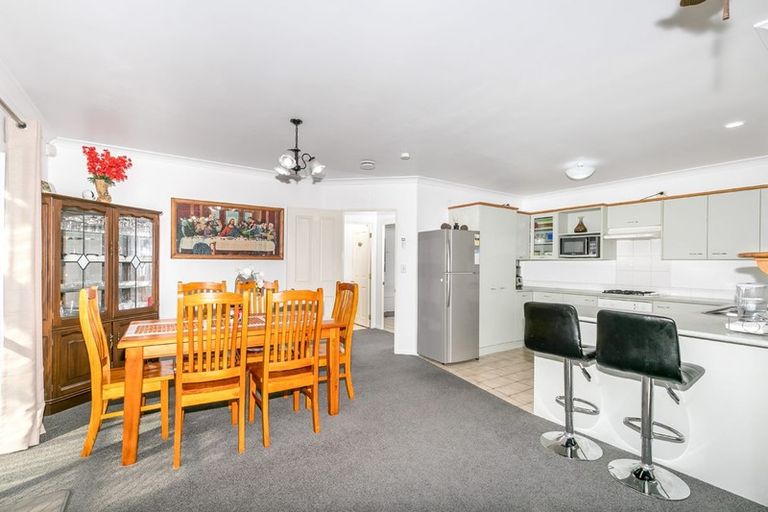 Photo of property in 14 Catalina Drive, Melville, Hamilton, 3206