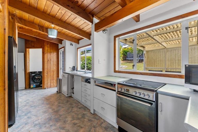 Photo of property in 16 Sea View Road, Leigh, 0985