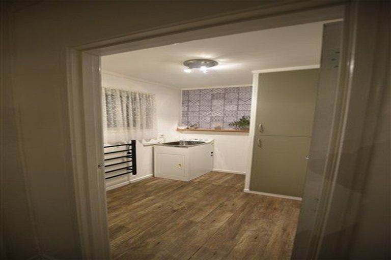 Photo of property in 38 Sunvue Road, Glen Eden, Auckland, 0602