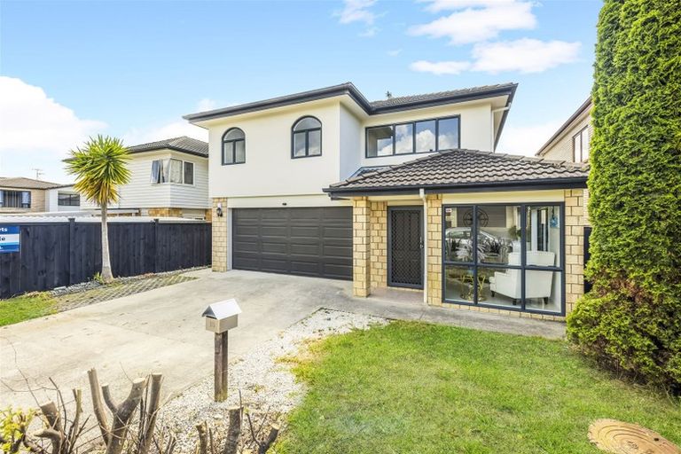 Photo of property in 15 Heidi Crescent, Flat Bush, Auckland, 2016