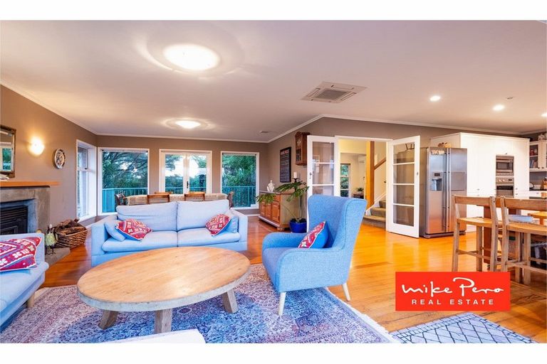 Photo of property in 24 Arama Avenue, Titirangi, Auckland, 0604