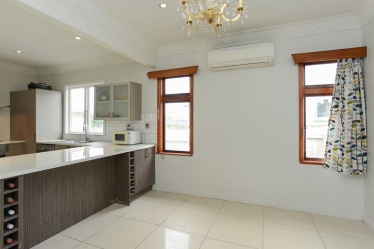 Photo of property in 810 Saint Aubyn Street West, Saint Leonards, Hastings, 4120