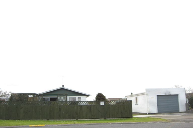 Photo of property in 2 Kahikatea Street, Inglewood, 4330