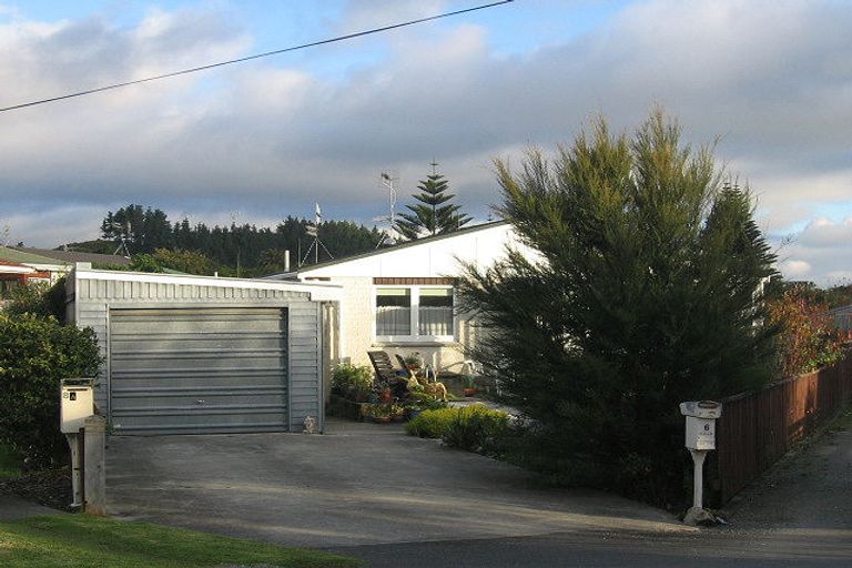 Photo of property in 6 Te Uruhi Grove, Paraparaumu, 5032