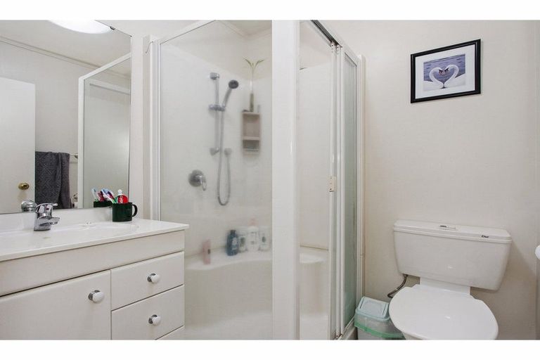 Photo of property in 4 Tern Place, Unsworth Heights, Auckland, 0632