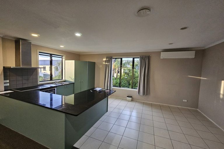 Photo of property in Tuscany Towers, 84/1 Ambrico Place, New Lynn, Auckland, 0600