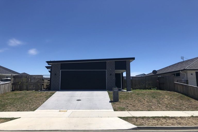 Photo of property in 9 Kotiate Street, Papamoa Beach, Papamoa, 3118