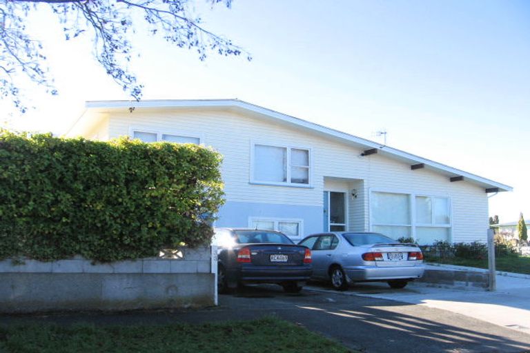 Photo of property in 33 Catlins Crescent, Milson, Palmerston North, 4414