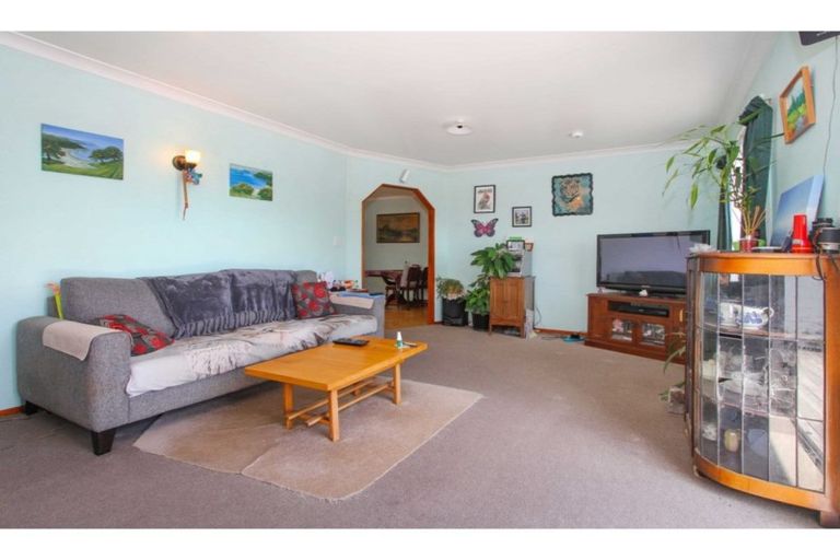 Photo of property in 22 Zingaro Place, Massey, Auckland, 0614