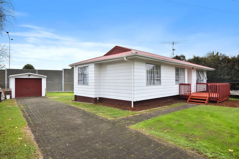 Photo of property in 16 Gloaming Place, Conifer Grove, Takanini, 2112