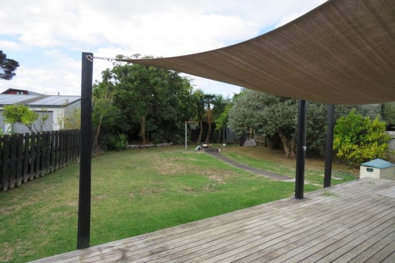 Photo of property in 10 Ferry Parade, Herald Island, Auckland, 0618