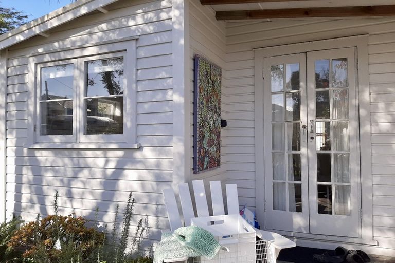 Photo of property in 27 Hastings Parade, Devonport, Auckland, 0624