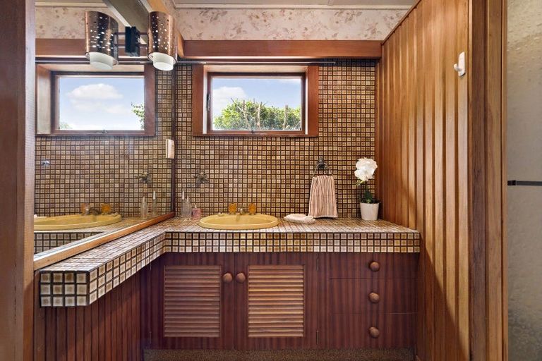 Photo of property in 24 Amapur Drive, Khandallah, Wellington, 6035