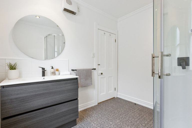 Photo of property in 12 Faraday Street, Hospital Hill, Napier, 4110