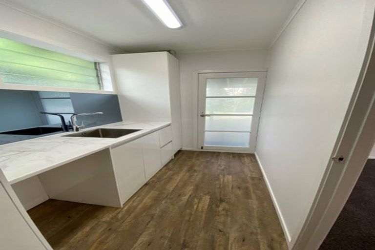 Photo of property in 26 West Lynn Road, Titirangi, Auckland, 0604